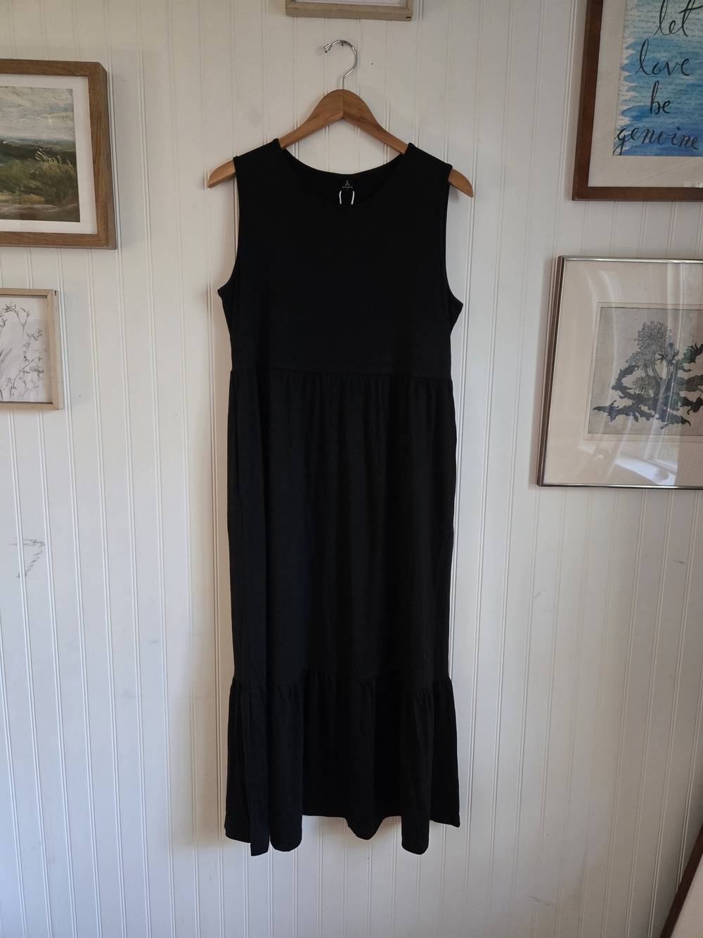 Sleeveless Black Maxi Dress with Tiered Hem